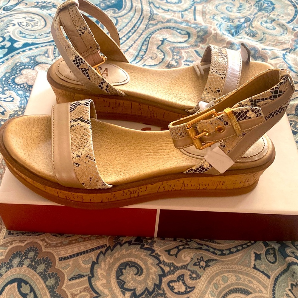 Brand new Lucca Lane Sandals size 8